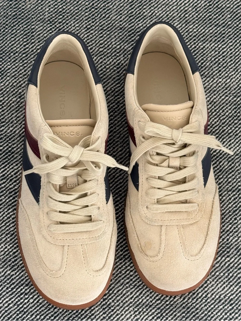 Vince Oasis Leather & Suede Sneakers Cream w/Navy & Burgundy Accents Sz Womens 8